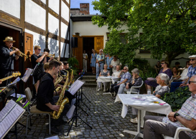 Big Band vor der Konzerthalle in Bad Freienwalde zum Altstadfest